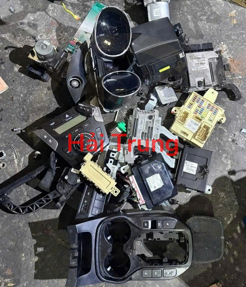 Tháo xe phụ tùng điện SANTAFE 2016-2018 Hộp điện, Hộp cầu trì, Hộp túi khí, Đồng hồ, Công tắc điều hòa, Màn hình, ECU