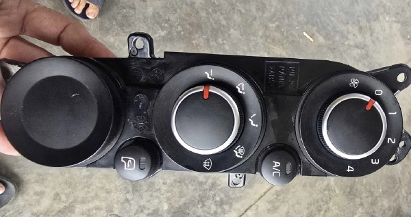 Bảng điều khiển công tắc điều hòa AC Kia K200 Tháo Xe 972504ECD0