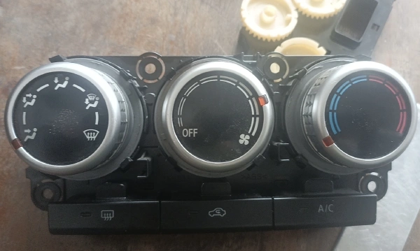 Bảng công tắc điều hòa Mitsubishi Xpander Cross Tháo Xe