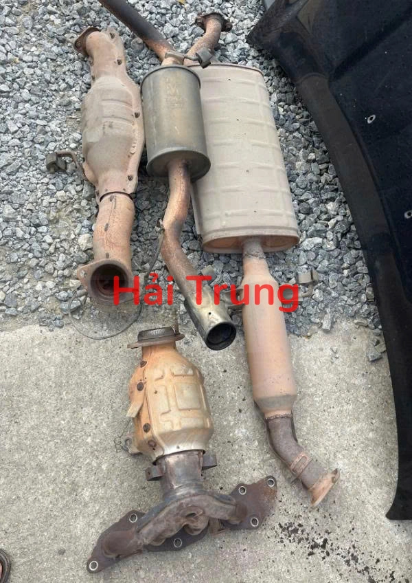 Ống xả Ford Escape 2009-2013 Tháo Xe