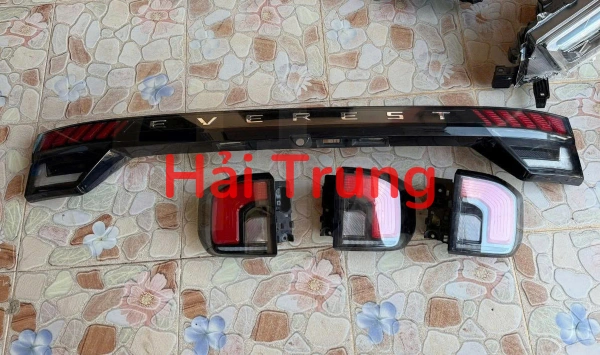 Đèn hậu trong ngoài Ford Everest 2023-2026 Led Tháo Xe Zin
