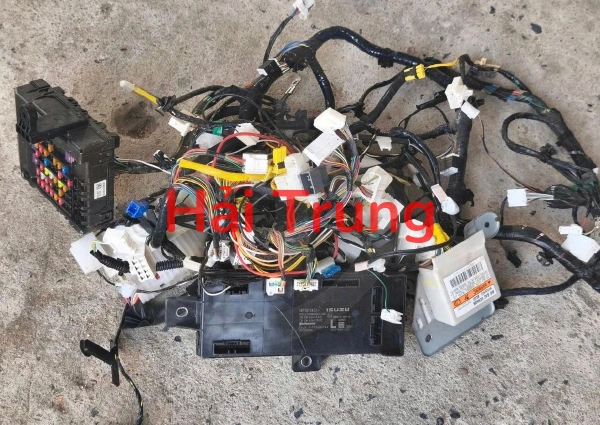 Bộ dây điện trong xe Isuzu Dmax Tháo Xe