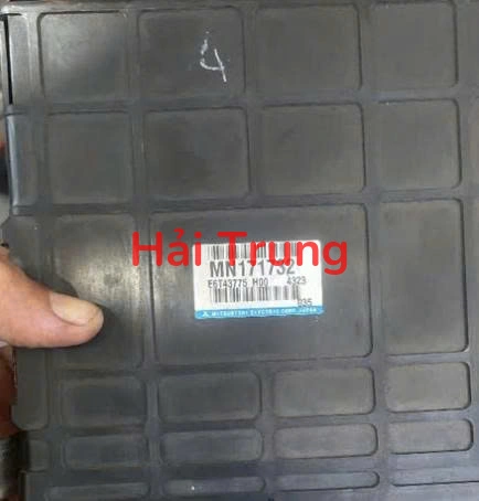 Hộp điều khiển động cơ Hộp đen ECU Mitsubishi Pajero V73 Tháo Xe MN171732