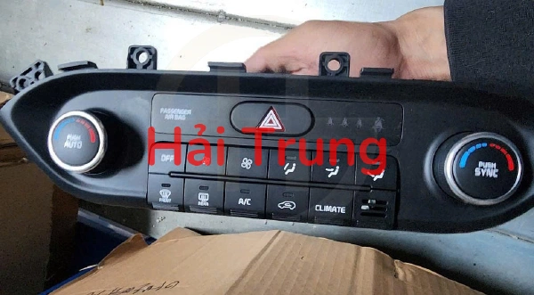 Bảng điều khiển công tắc điều hòa AC Kia Carens 2017-2020 Tháo Xe