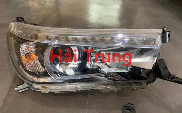Đèn pha Toyota Hilux 2018 Tháo Xe