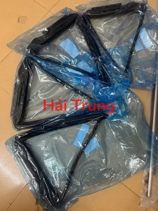 Gioăng kính tam giác cửa sau Toytota Fortuner 2016-2020 68189-0K070 , 68188-0K070   681890K070  681880K070
