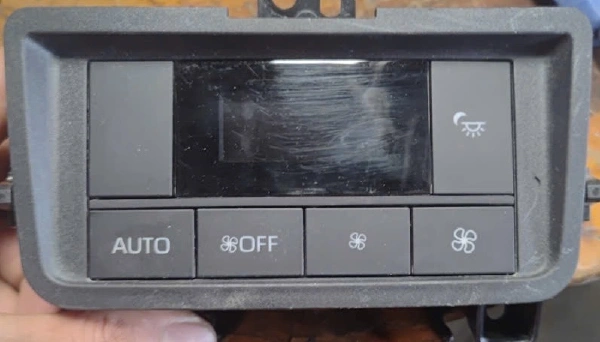Bảng điều khiển công tắc điều hòa AC Toyota Innova 2023-2026 Tháo Xe 84010-VT030
