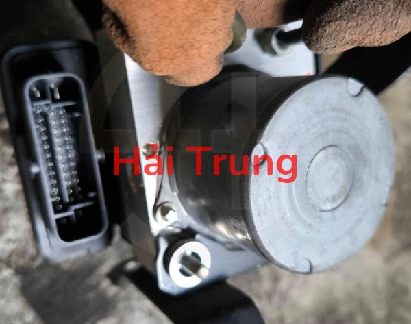 Cụm ABS Mitsubishi Pajero Sport 2016-2020 Tháo Xe