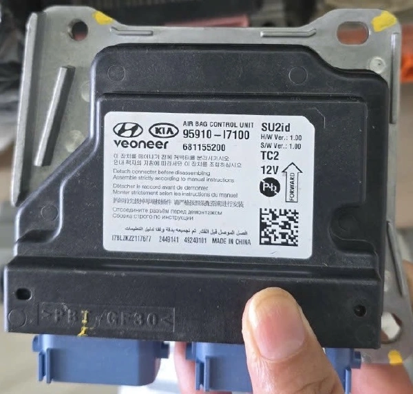 Hộp điều khiển túi khí Hyundai Creta Tháo Xe 95910I7100 95910I7200