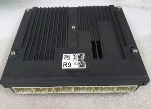 Hộp điều khiển động cơ Hộp đen ECU Toyota Hilux 2GD 2020 Tháo Xe 89661-FA200