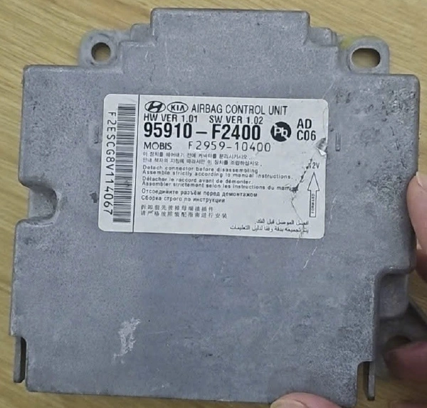 Hộp điều khiển túi khí Hyundai Elantra Tháo Xe 95910-F2400