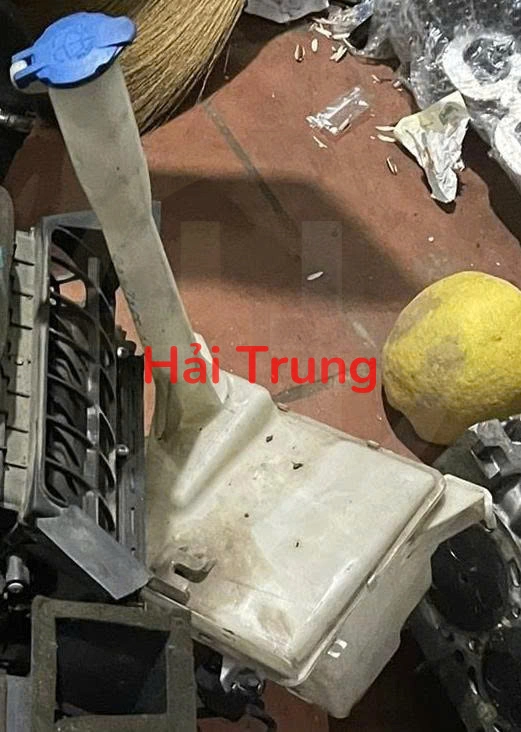 Bình nước rửa kính Hyundai Santafe 2009 2010 Tháo Xe