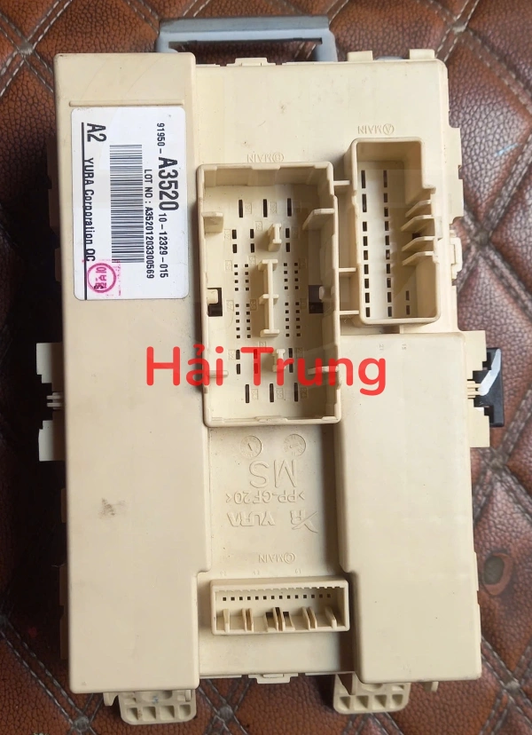 Hộp cầu trì trong xe Kia Rio Tháo Xe 91950A3520