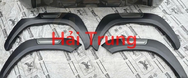 Ốp phồng cua lốp Toyota Hilux 2020 Tháo Xe