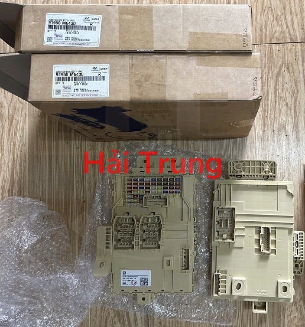 Hộp cầu trì trong xe Kia K3 Cerato 2019-2023 91950M6430