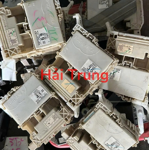 Hộp cầu trì Toyota Hilux đủ mã Tháo Xe