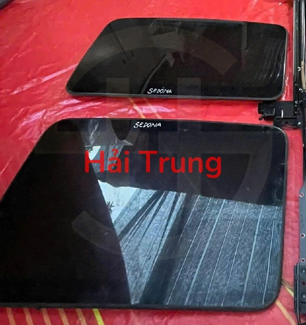 Kính cửa sổ trời Kia Sedona 2019 2020 Tháo Xe
