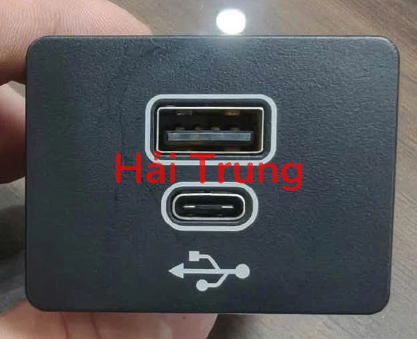 Cụm cổng sạc và hub kết nối USB Ford Everest 2025 2026 Tháo Xe NX7T-14F014-AD NX7T14F014AD
