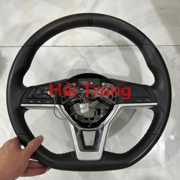 Vô lăng Nissan Almera Tháo Xe