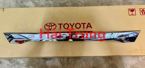76811-0K070 Nẹp mạ cốp sau Toyota Fortuner 2021-2025 Tháo Xe