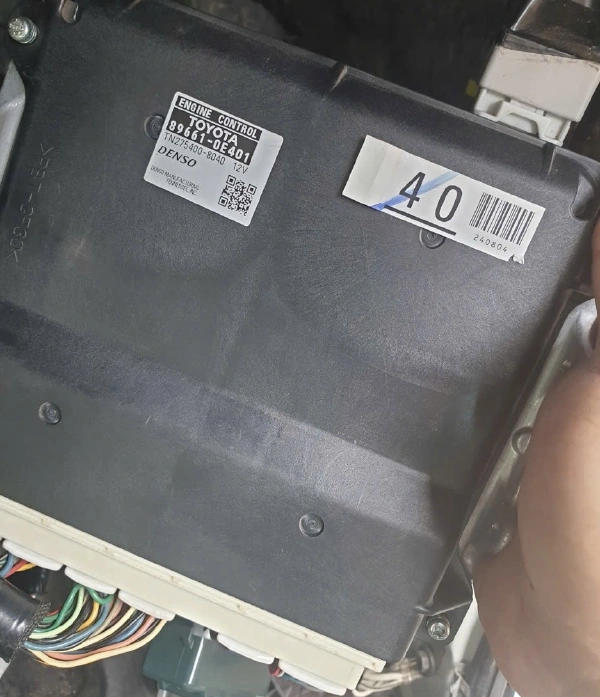 Hộp điều khiển động cơ Hộp đen ECU Toyota Highlander 2012 Tháo Xe 89661-0E401