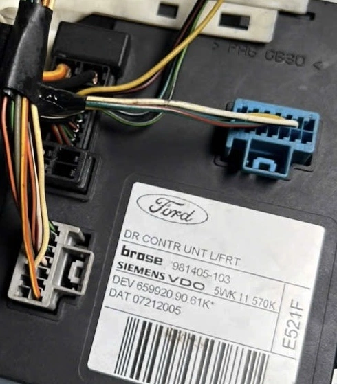 Hộp điều khiển lên xuống kính Ford Focus Tháo Xe 981405-103-E521F