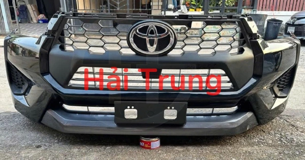 Cản trước Toyota Hilux 2025 màu Đen Tháo Xe