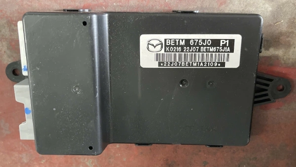 Hộp điều khiển ghế Mazda CX-30 Tháo Xe BETM675J0P1