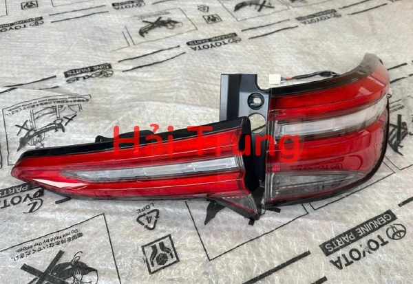 Đèn hậu ngoài Toyota Fortuner 2025 2026 2027 Tháo Xe