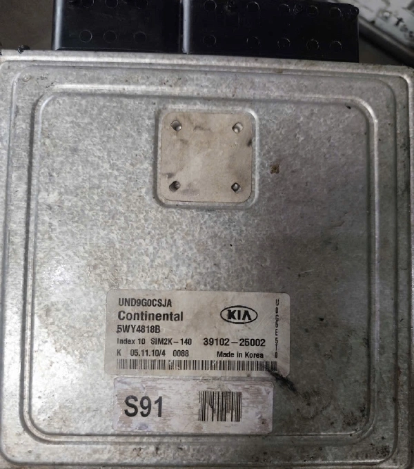 Hộp điều khiển động cơ Hộp đen ECU Kia Carens 2006-2011 Tháo Xe 39102-25002