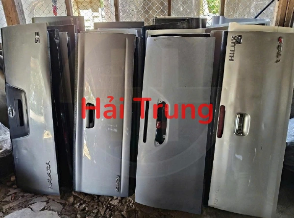 Cửa thùng sau Isuzu Dmax Tháo Xe Zin keo chỉ