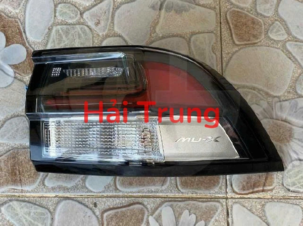 Đèn hậu ngoài Isuzu Mu-X 2025 Tháo Xe