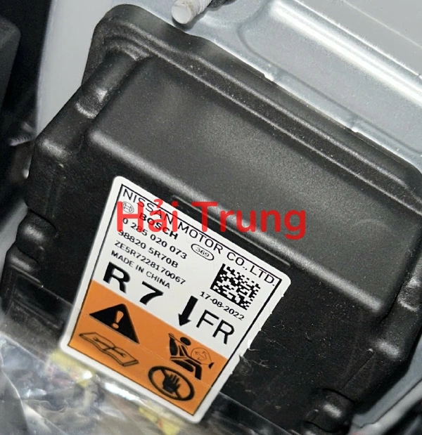 Hộp điều khiển túi khí Nissan KICKS Tháo Xe 988205R70B