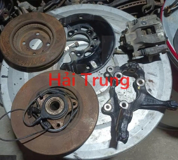 Cụm gông phanh, đĩa phanh, ngõng moay ơ Toyota Vios Tháo Xe