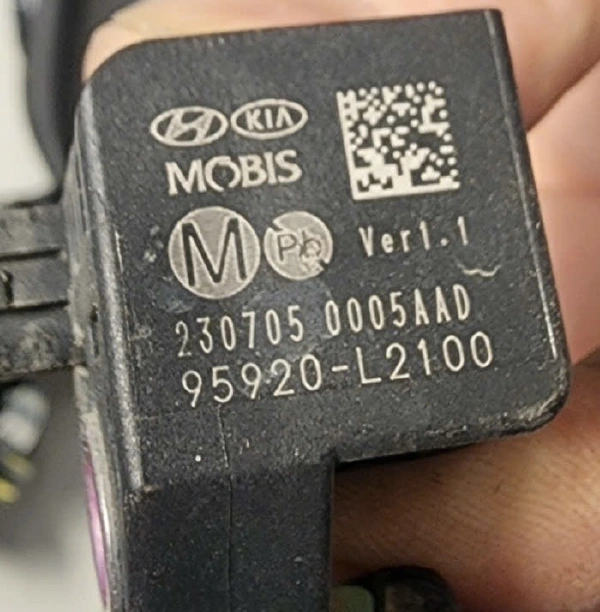 Cảm biến va chạm Hyundai Custin Tháo Xe 95920-L2100