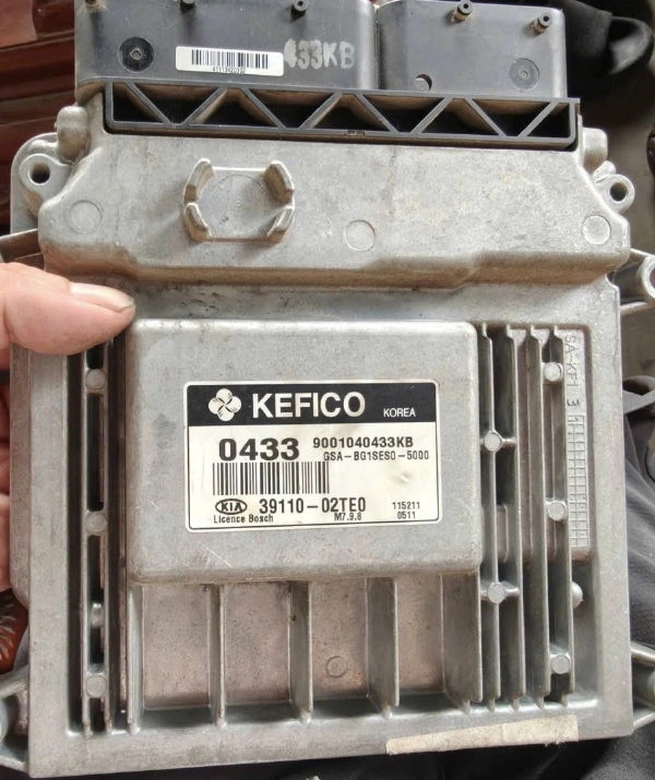 Hộp điều khiển động cơ Hộp đen ECU Kia Monring 2012 Tháo Xe 3911002TE0
