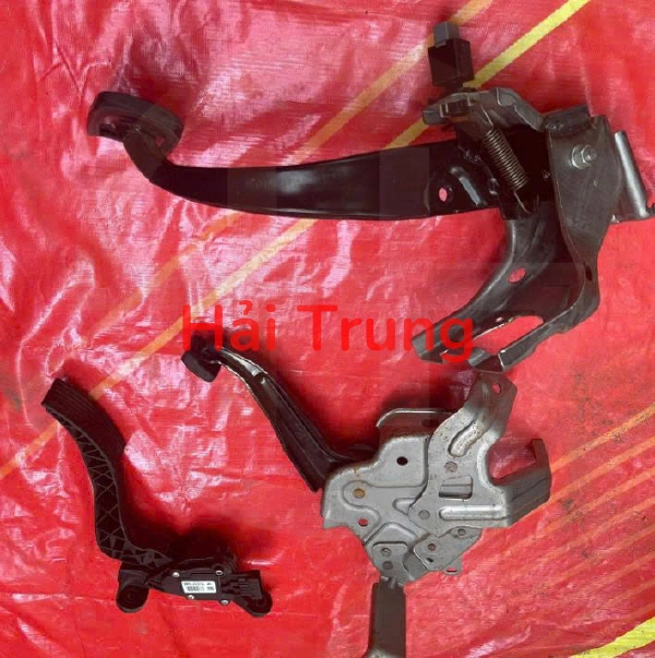 Chân ga, chân phanh Kia Sedona 2019 2020 Tháo Xe