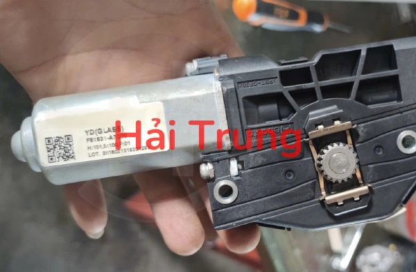 Mô tơ điều khiển cửa sổ trời Kia K3 Cerato 2013-2018 Tháo Xe 81631-A7000