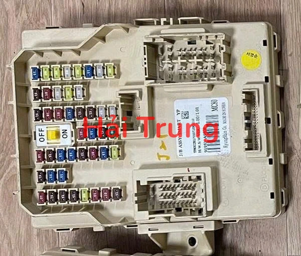 91950A9800 Hộp cầu trì Kia Carnival 2016 Tháo Xe