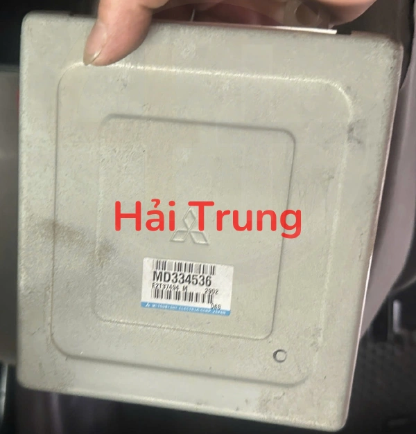 Hộp điều khiển động cơ Hộp đen ECU Mitsubishi Pajero V33 Tháo Xe MD334536