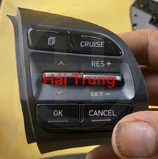 Phím vô lăng Cruise Control Hyundai Kona Tháo Xe 96720J911TMT